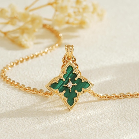 Gold Malachite Stone Clover Necklace - Picture 3 of 4